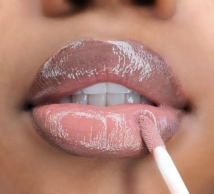 LIPS GLOSS EFFECT