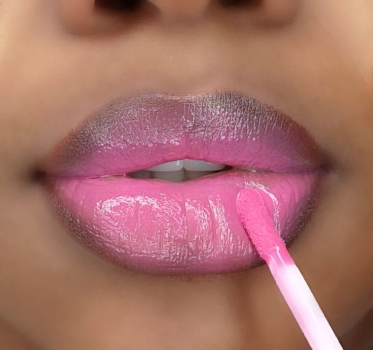 LIPS GLOSS EFFECT